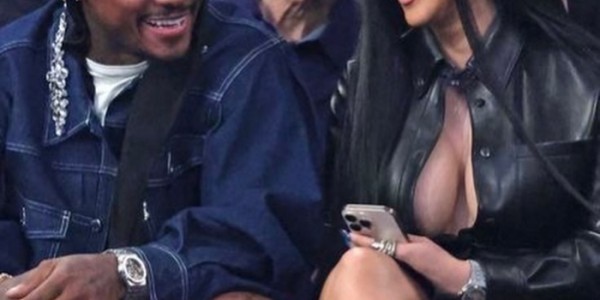 NBA场边观众展现热情|_新浪体育_新浪新闻