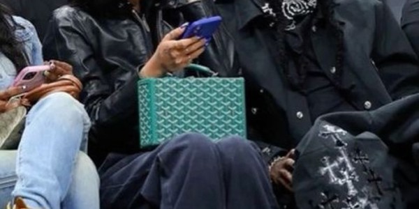 NBA场边观众展现热情|_新浪体育_新浪新闻