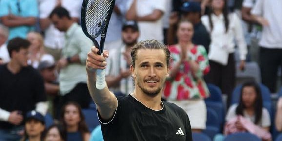 华体会体育-虎妞送蛋牛犊进四强，张帅女双进八强混双止步，三番战紫薇不轻敌