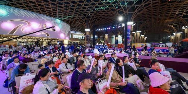 hth sports-五一假期申城商场现“乒乓热” 跨界互动重塑地标活力